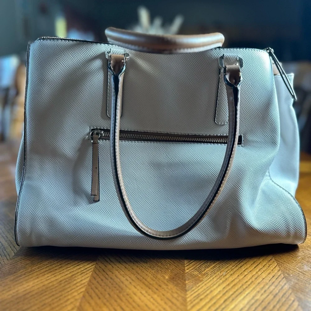 Guess Hand Bag lockable signature